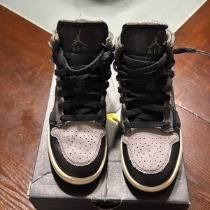 [DV0438-001] Youth Air Jordan Retro 1 Mid 'Craft Inside Out Black' (GS)